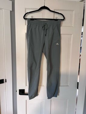 Women’s EMS Techwick Joggers size 4